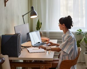 Las ventajas de estudiar en una universidad con enfoque práctico y orientada al mundo laboral.